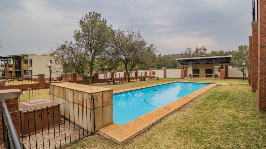 2 Bedroom Property for Sale in Glenvista Gauteng
