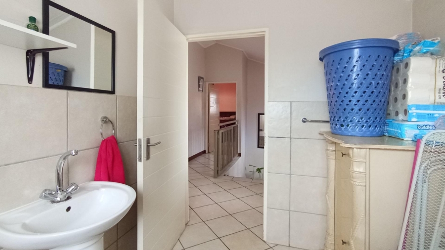 Bedroom Property for Sale in Willow Glen Gauteng