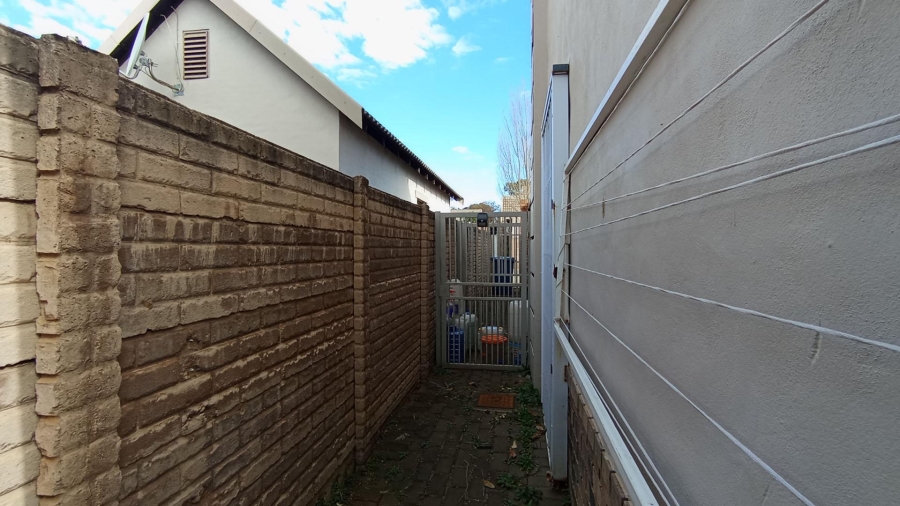  Bedroom Property for Sale in Willow Glen Gauteng