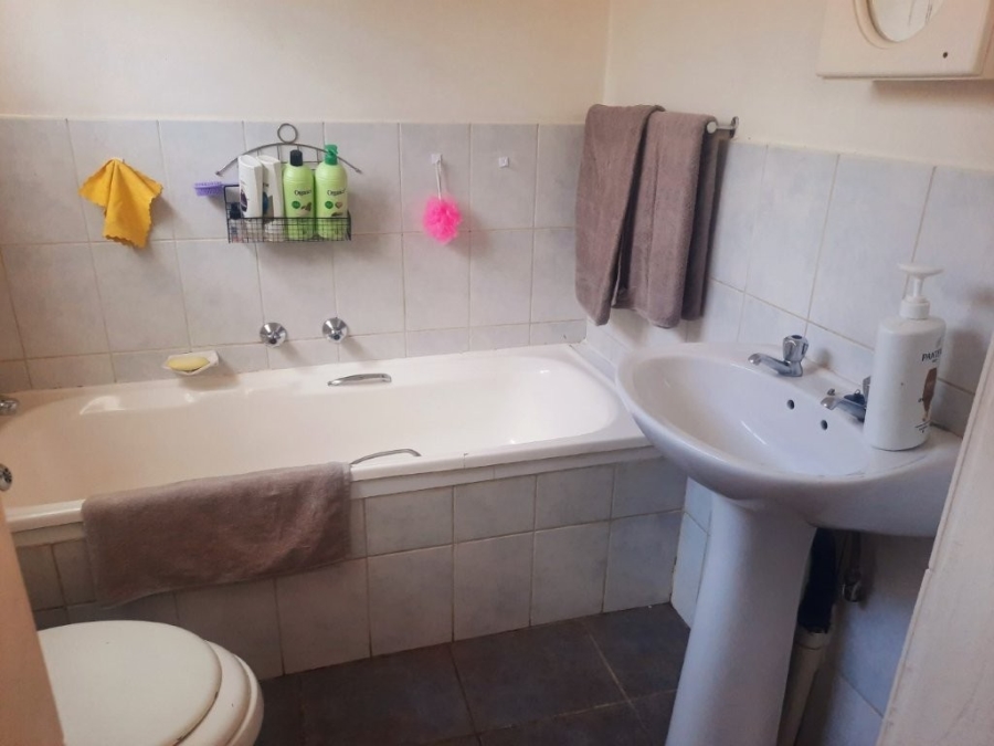 2 Bedroom Property for Sale in Wilgeheuwel Gauteng