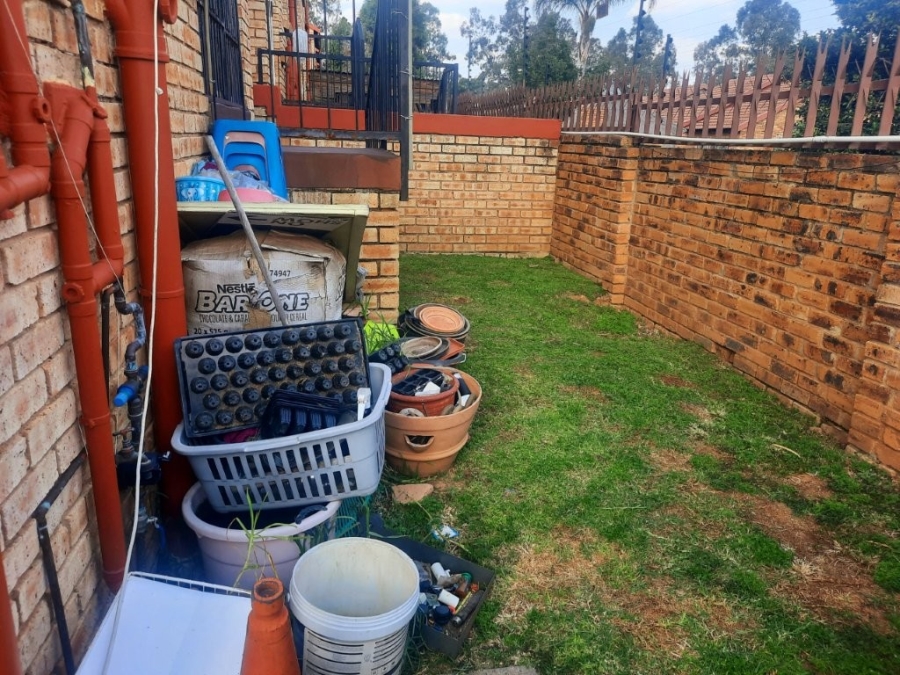 2 Bedroom Property for Sale in Wilgeheuwel Gauteng
