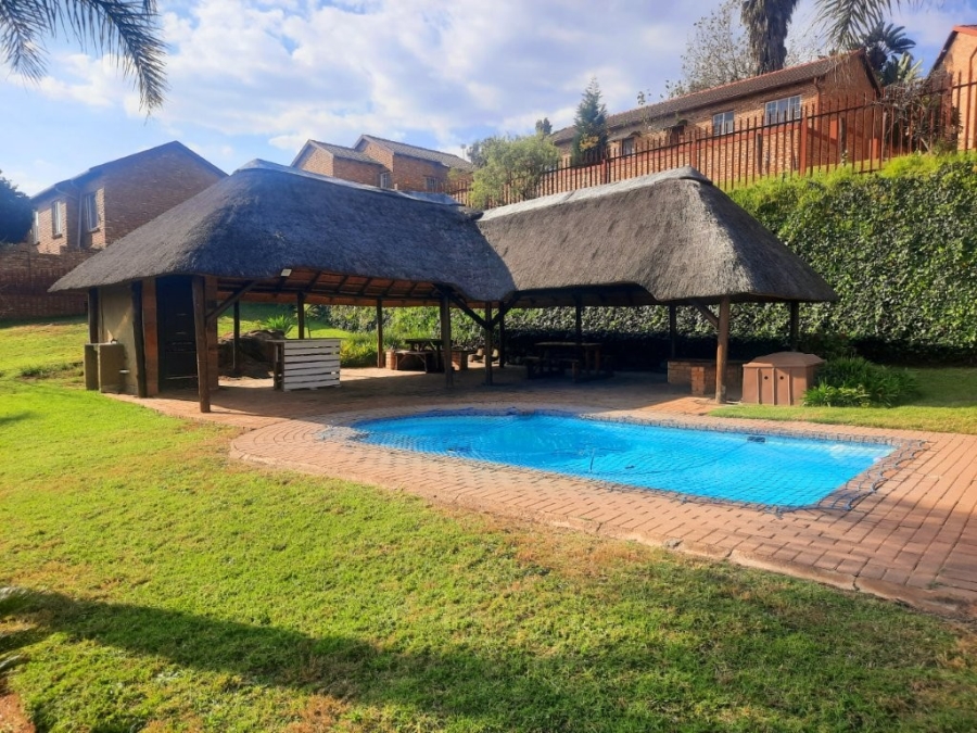 2 Bedroom Property for Sale in Wilgeheuwel Gauteng