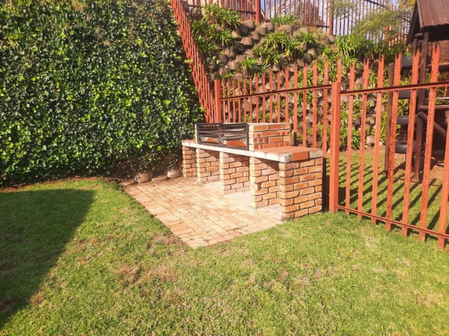 2 Bedroom Property for Sale in Wilgeheuwel Gauteng
