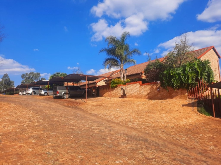 2 Bedroom Property for Sale in Wilgeheuwel Gauteng