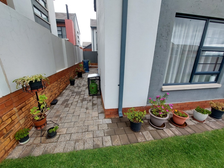 3 Bedroom Property for Sale in Amberfield Gauteng