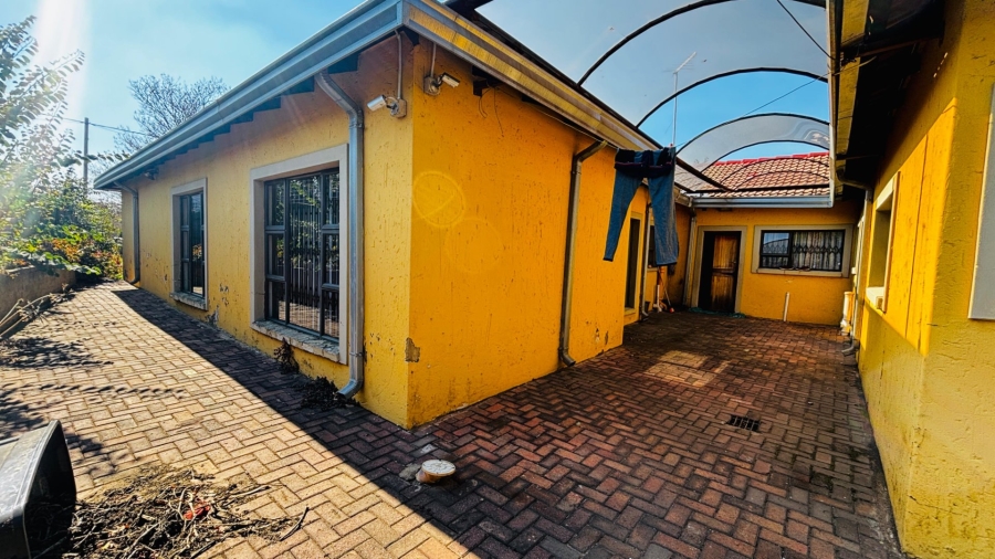 4 Bedroom Property for Sale in Tulisa Park Gauteng