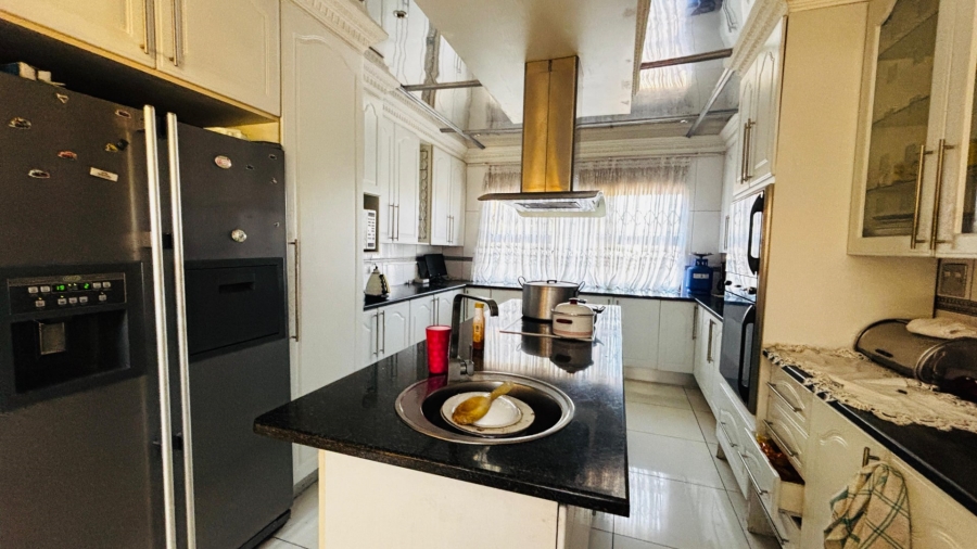 4 Bedroom Property for Sale in Tulisa Park Gauteng