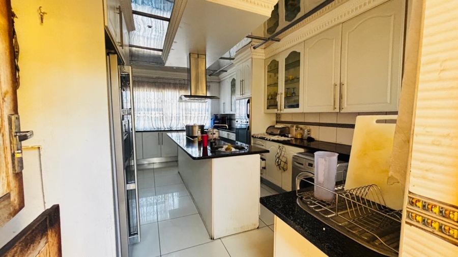 4 Bedroom Property for Sale in Tulisa Park Gauteng