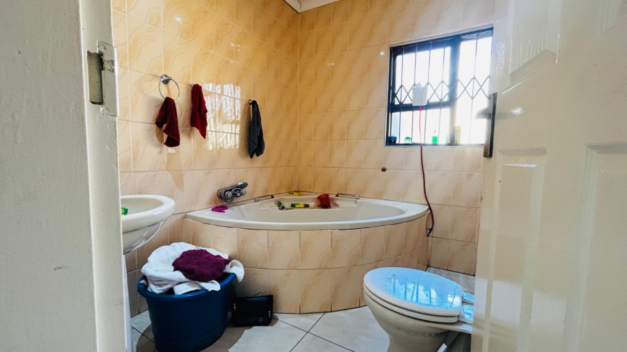 4 Bedroom Property for Sale in Tulisa Park Gauteng