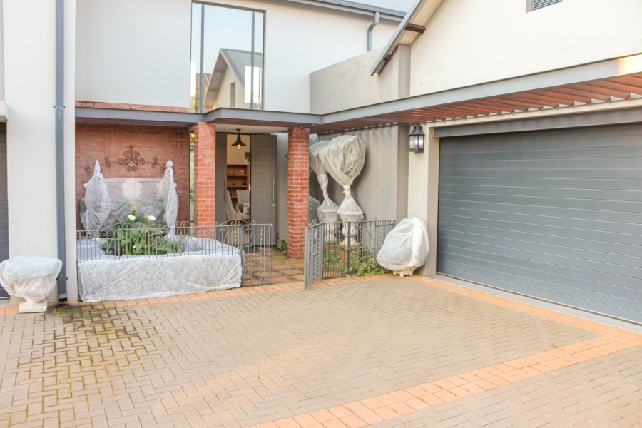 5 Bedroom Property for Sale in Southdowns Estate Gauteng