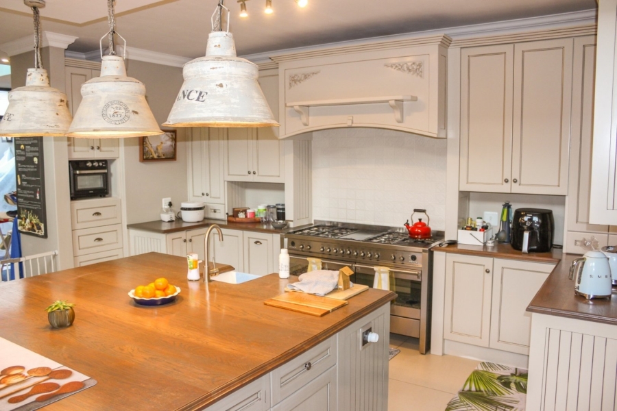 5 Bedroom Property for Sale in Southdowns Estate Gauteng