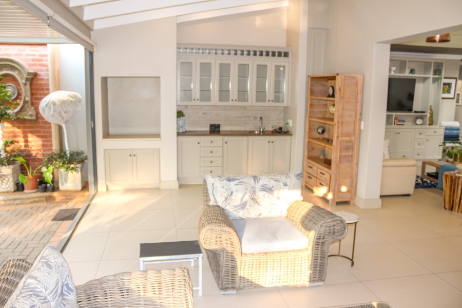 5 Bedroom Property for Sale in Southdowns Estate Gauteng