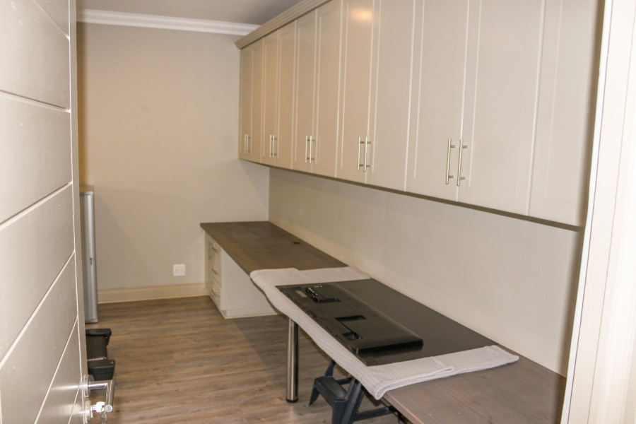 5 Bedroom Property for Sale in Southdowns Estate Gauteng