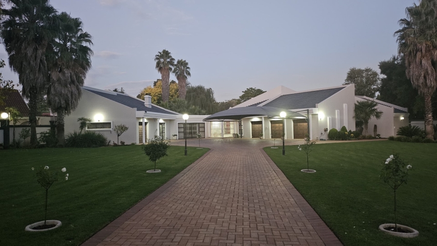6 Bedroom Property for Sale in Three Rivers Proper Gauteng