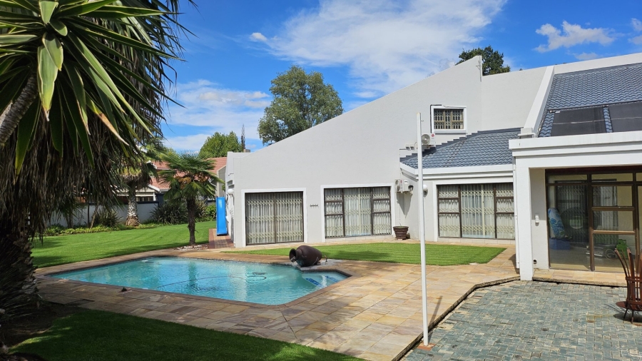 6 Bedroom Property for Sale in Three Rivers Proper Gauteng