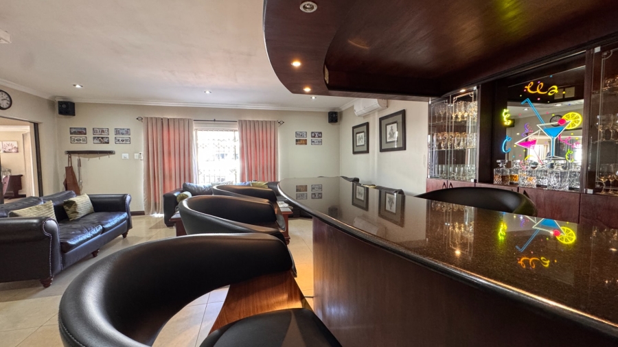 6 Bedroom Property for Sale in Three Rivers Proper Gauteng