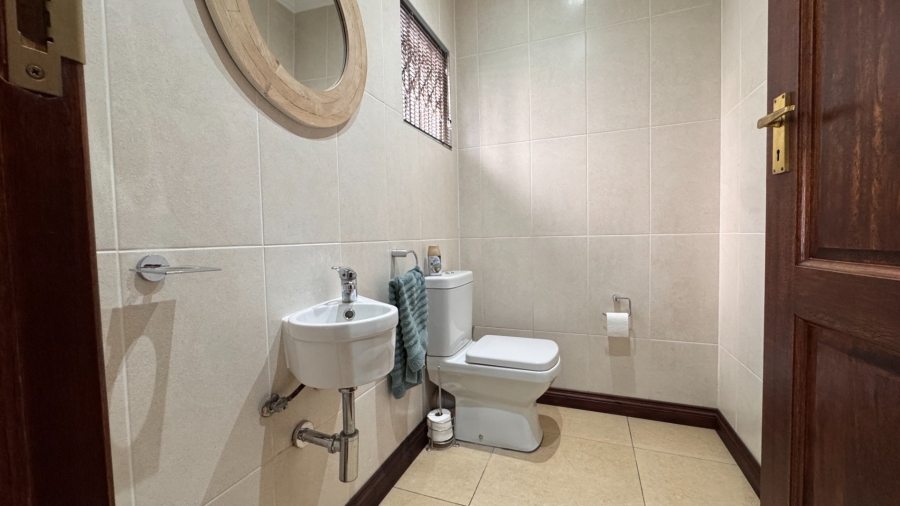 6 Bedroom Property for Sale in Three Rivers Proper Gauteng