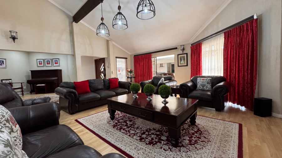 6 Bedroom Property for Sale in Three Rivers Proper Gauteng