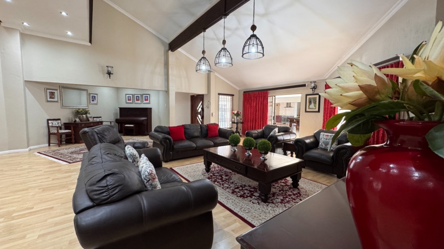 6 Bedroom Property for Sale in Three Rivers Proper Gauteng