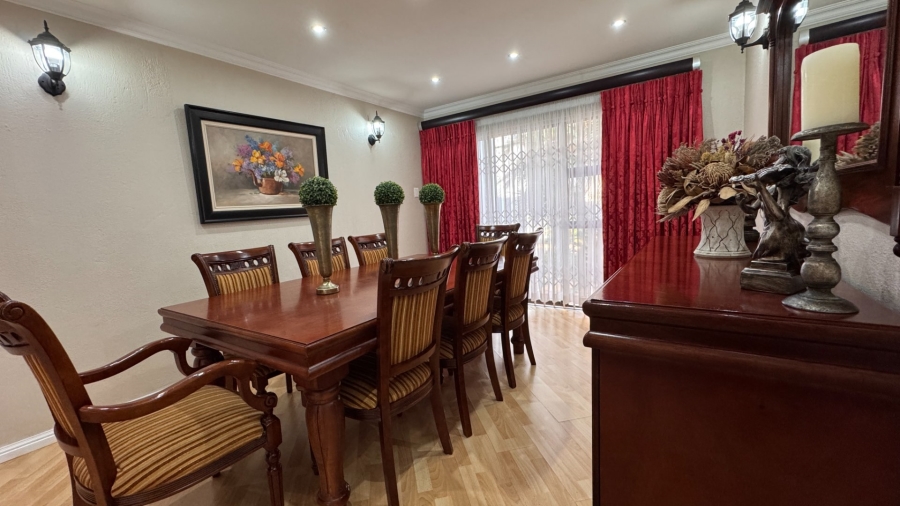 6 Bedroom Property for Sale in Three Rivers Proper Gauteng