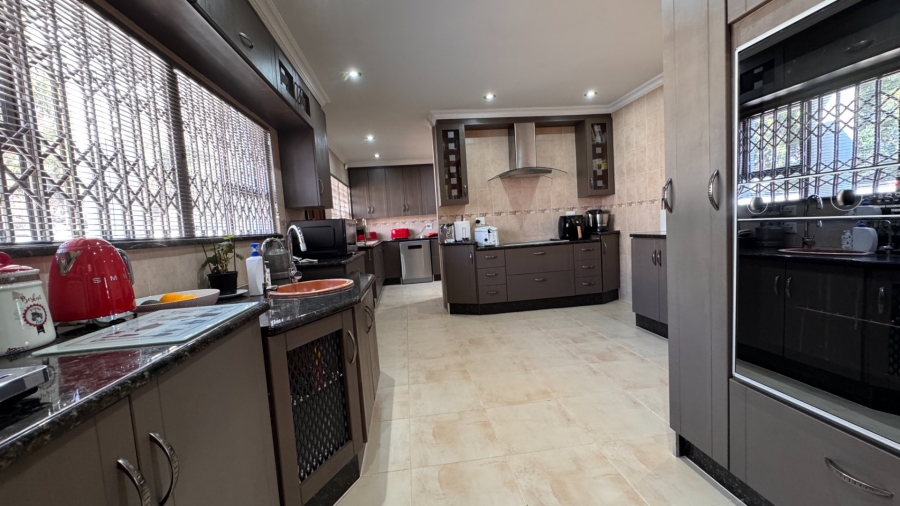 6 Bedroom Property for Sale in Three Rivers Proper Gauteng