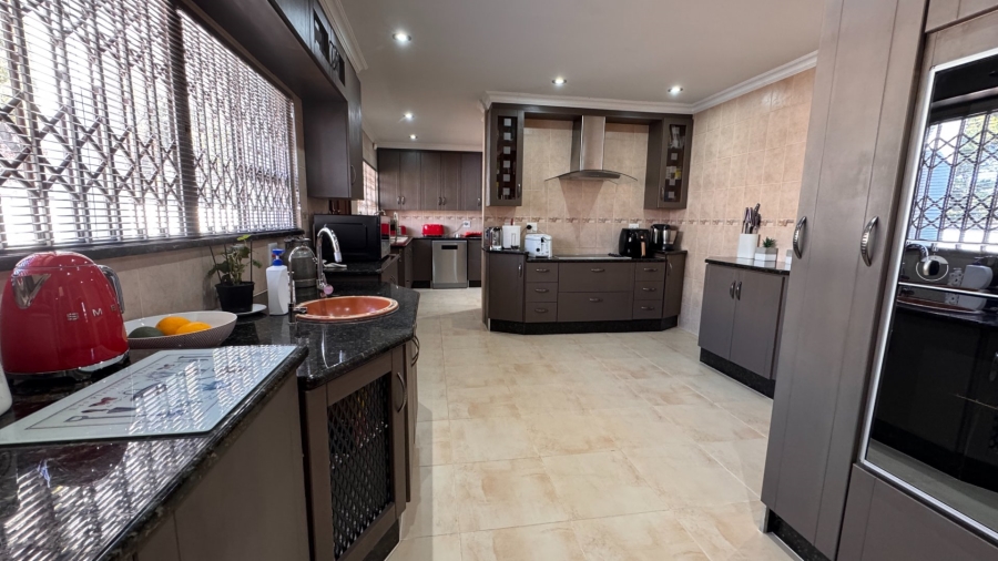 6 Bedroom Property for Sale in Three Rivers Proper Gauteng