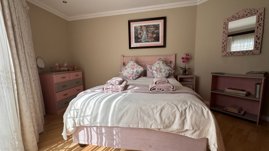 6 Bedroom Property for Sale in Three Rivers Proper Gauteng