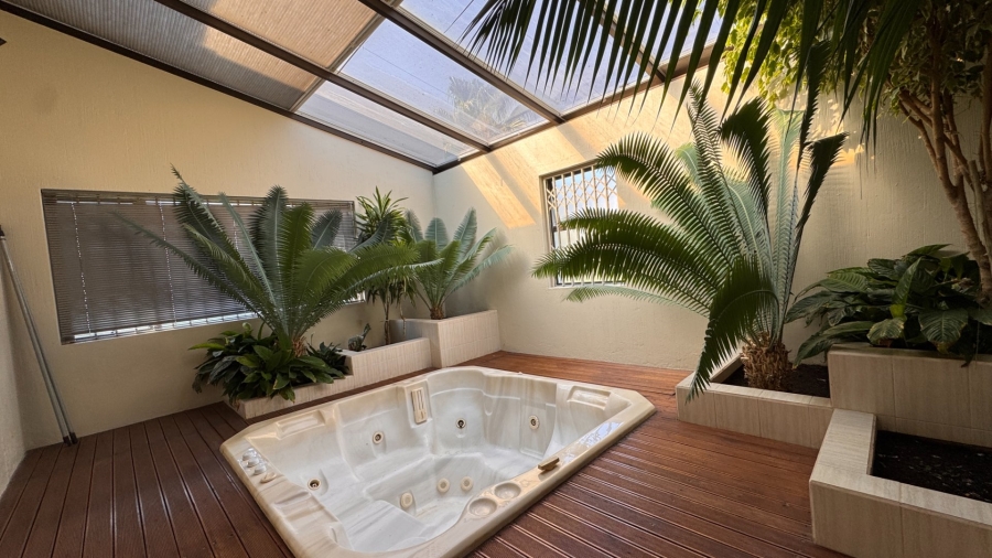 6 Bedroom Property for Sale in Three Rivers Proper Gauteng