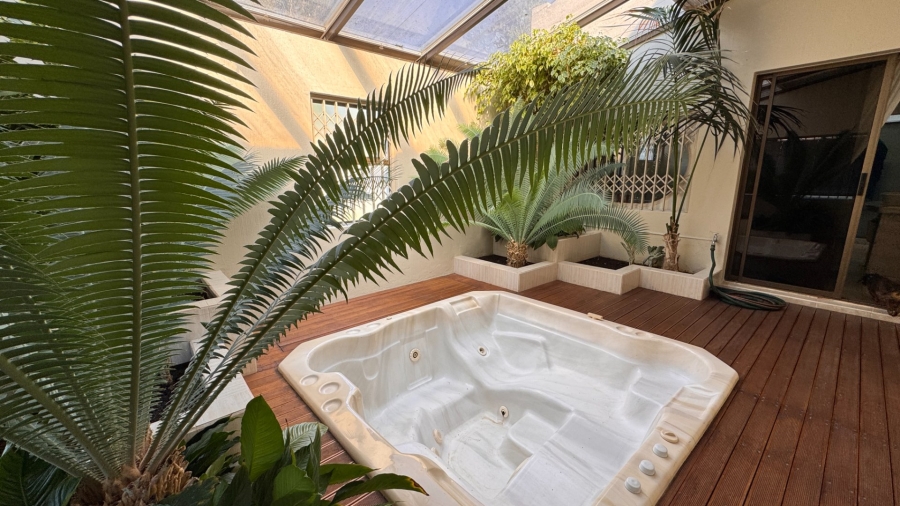 6 Bedroom Property for Sale in Three Rivers Proper Gauteng