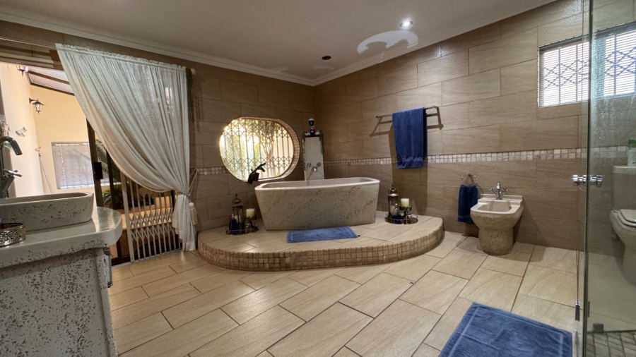 6 Bedroom Property for Sale in Three Rivers Proper Gauteng
