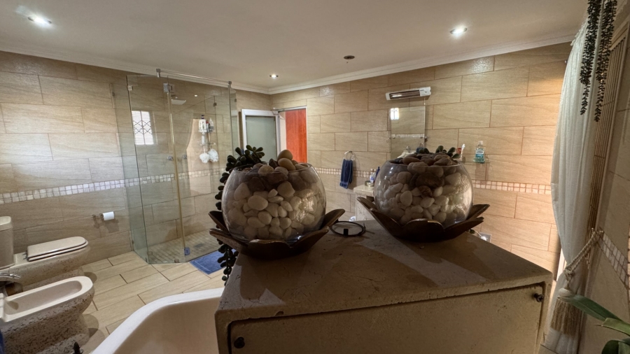 6 Bedroom Property for Sale in Three Rivers Proper Gauteng