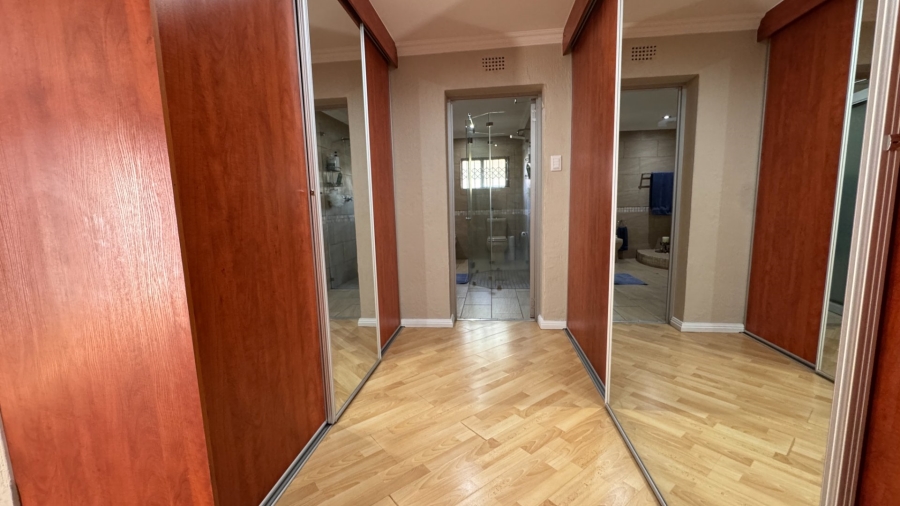 6 Bedroom Property for Sale in Three Rivers Proper Gauteng