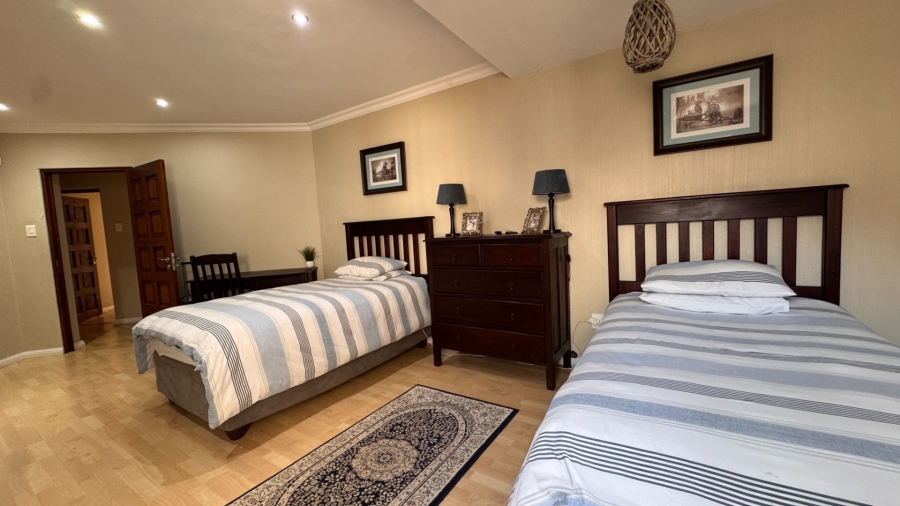6 Bedroom Property for Sale in Three Rivers Proper Gauteng