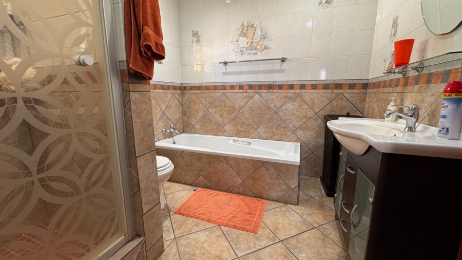 6 Bedroom Property for Sale in Three Rivers Proper Gauteng