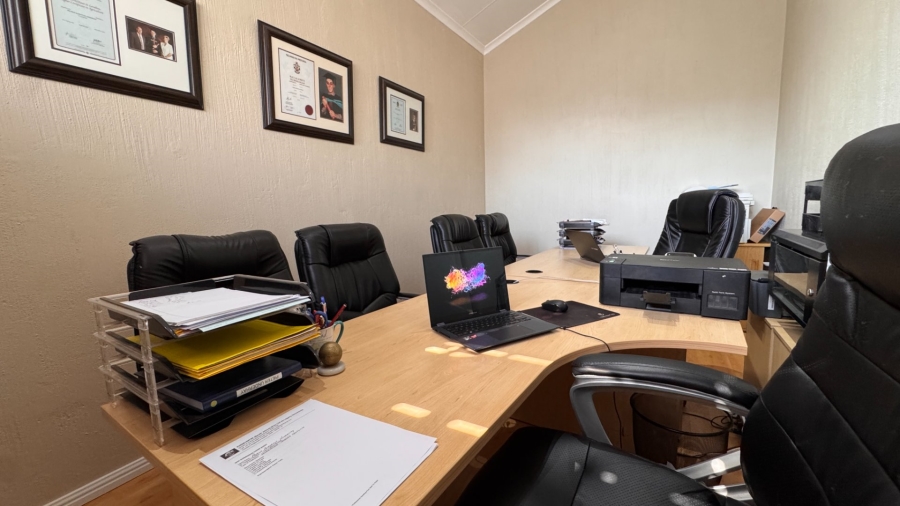 6 Bedroom Property for Sale in Three Rivers Proper Gauteng