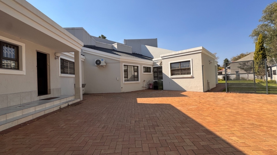 6 Bedroom Property for Sale in Three Rivers Proper Gauteng