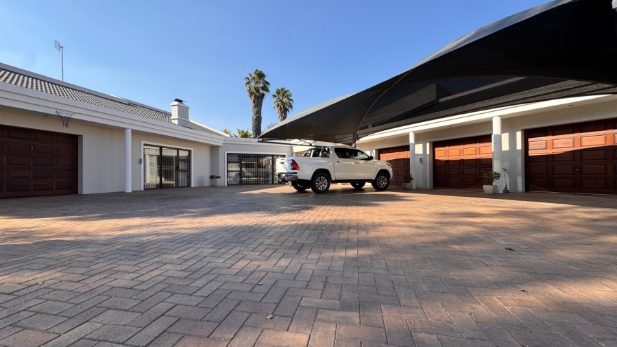 6 Bedroom Property for Sale in Three Rivers Proper Gauteng