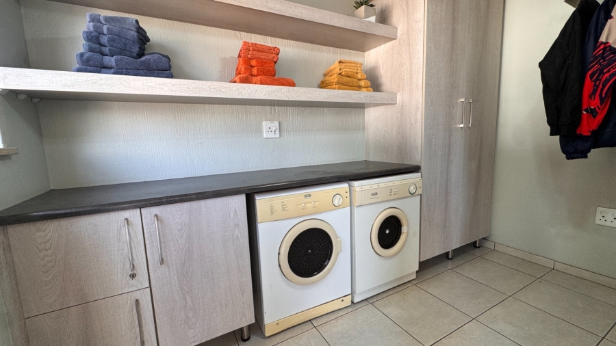 6 Bedroom Property for Sale in Three Rivers Proper Gauteng
