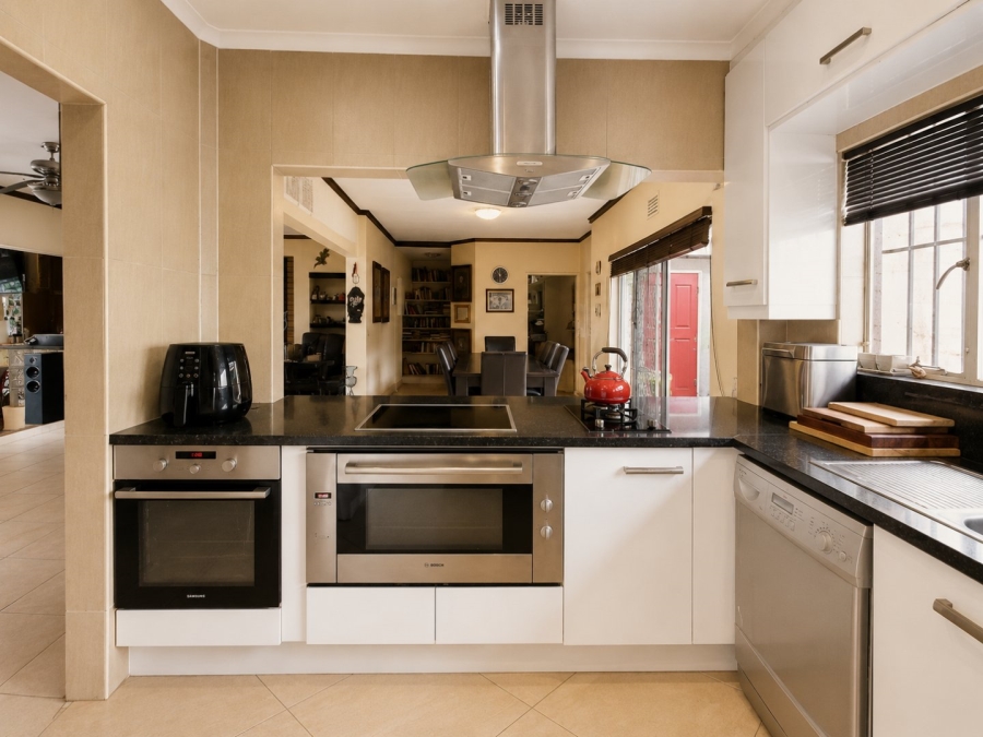 3 Bedroom Property for Sale in Buurendal Gauteng