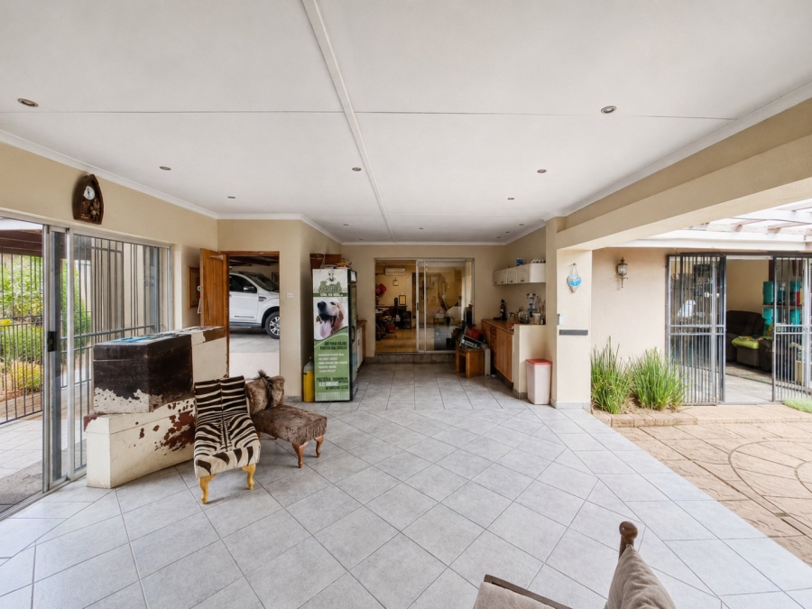 3 Bedroom Property for Sale in Buurendal Gauteng