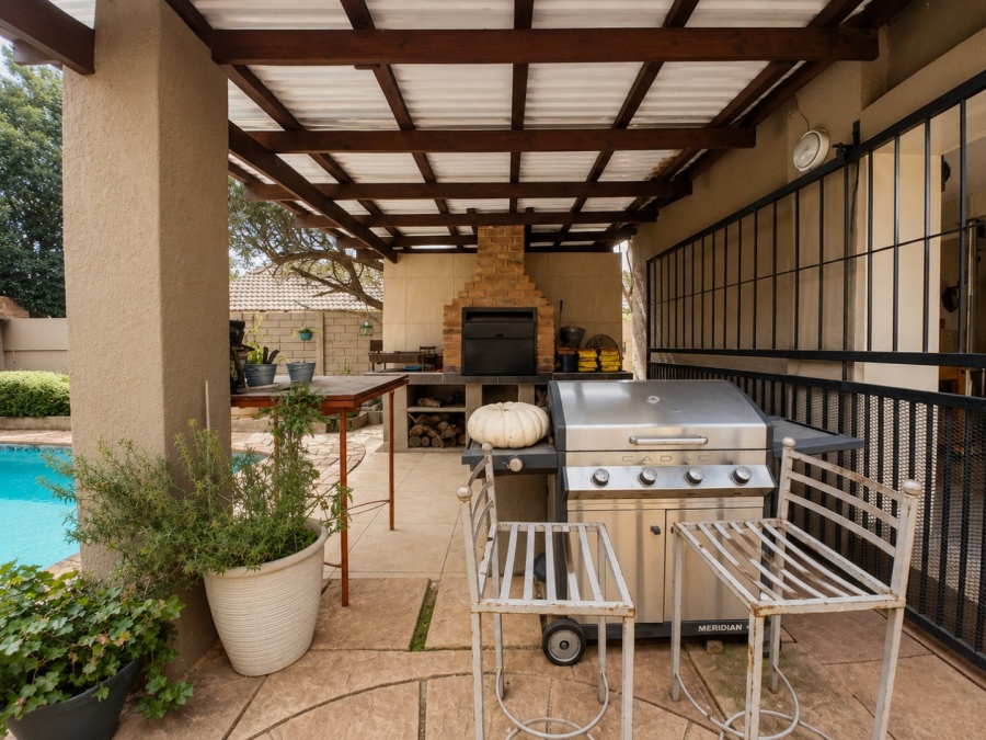 3 Bedroom Property for Sale in Buurendal Gauteng