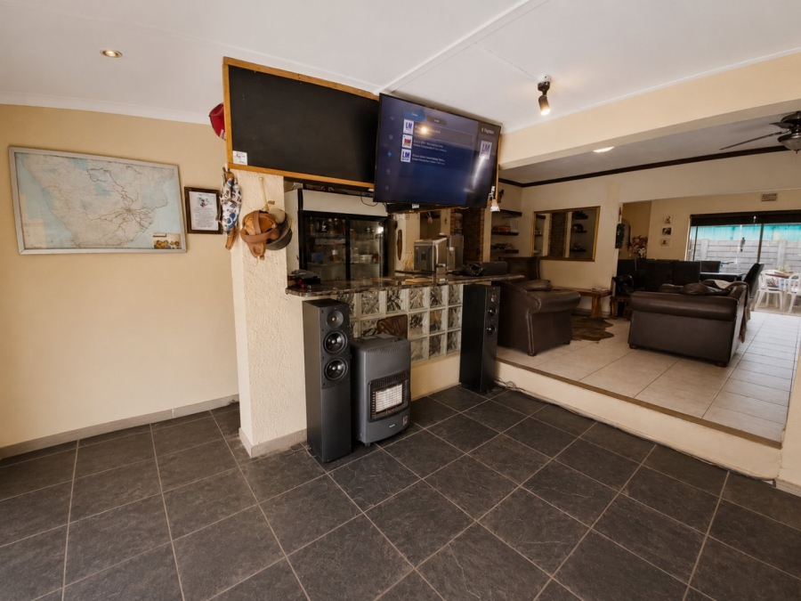 3 Bedroom Property for Sale in Buurendal Gauteng