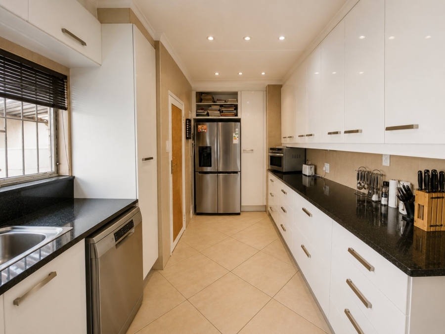 3 Bedroom Property for Sale in Buurendal Gauteng