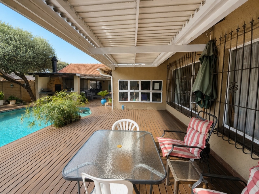 3 Bedroom Property for Sale in Buurendal Gauteng