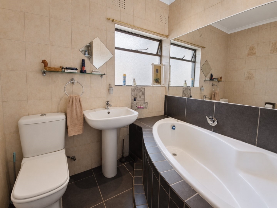 3 Bedroom Property for Sale in Buurendal Gauteng