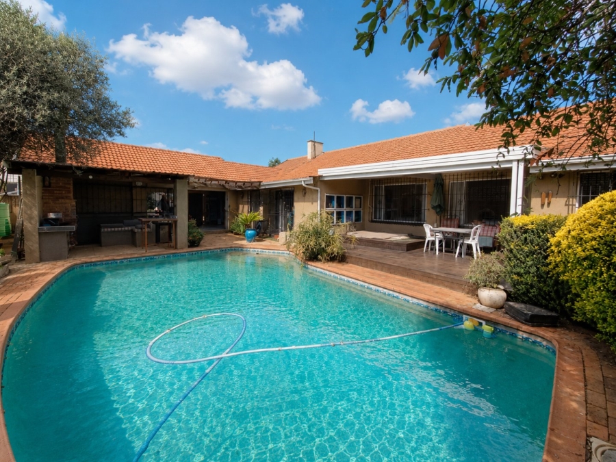 3 Bedroom Property for Sale in Buurendal Gauteng