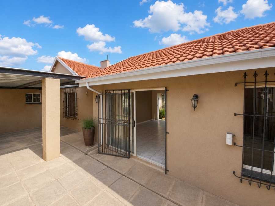 3 Bedroom Property for Sale in Buurendal Gauteng