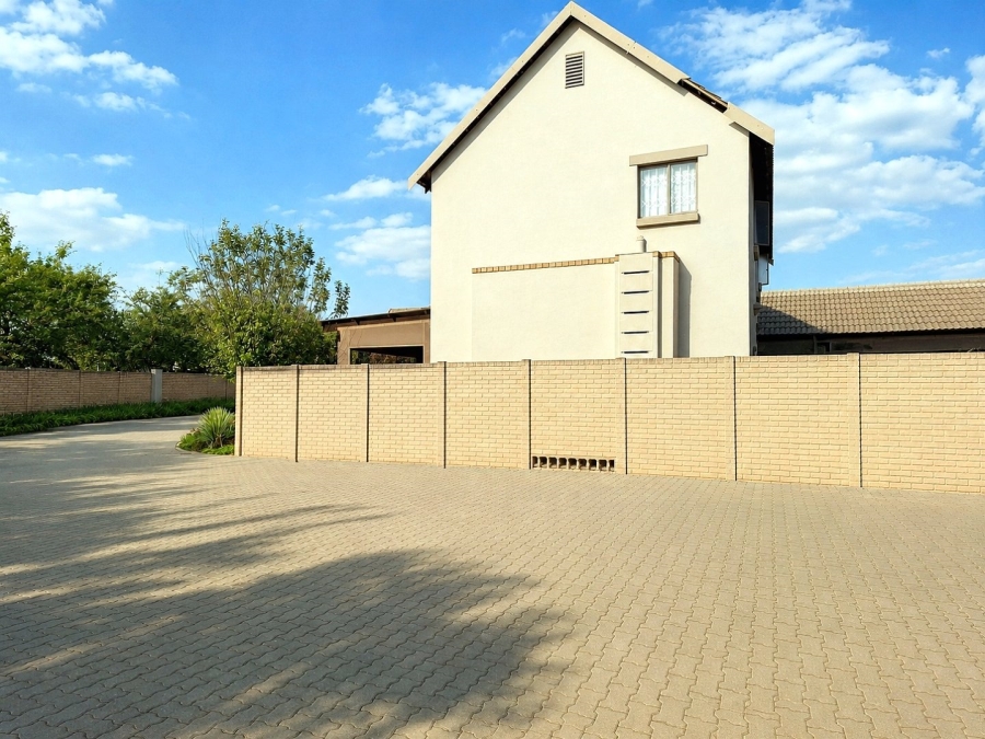3 Bedroom Property for Sale in Willow Park Manor Gauteng