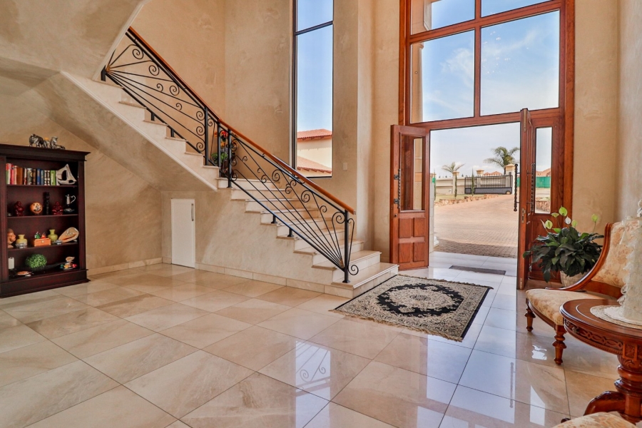 5 Bedroom Property for Sale in Mooikloof Heights Gauteng