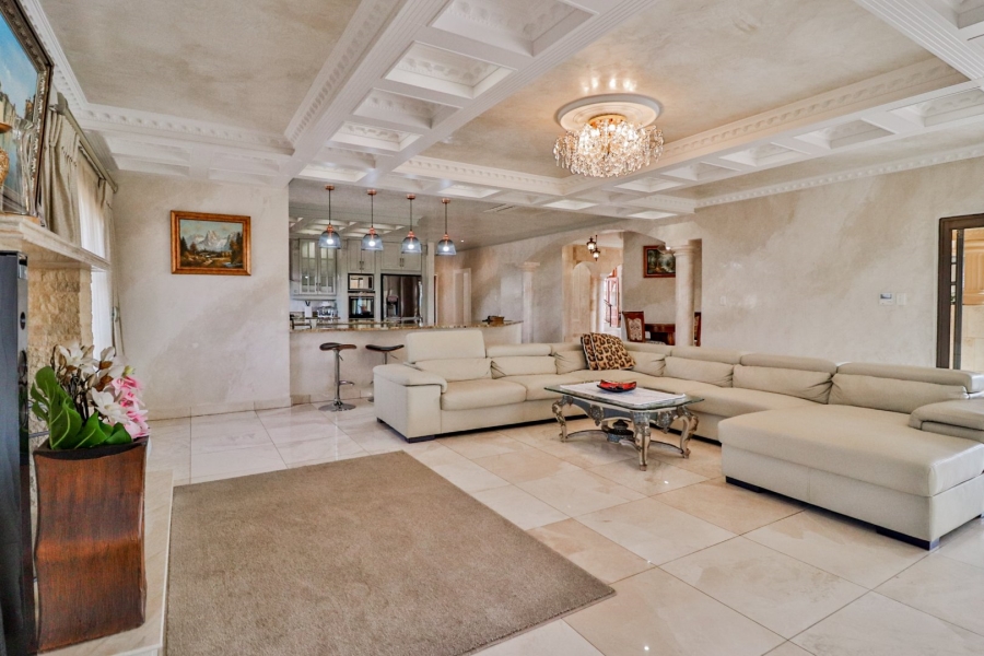 5 Bedroom Property for Sale in Mooikloof Heights Gauteng